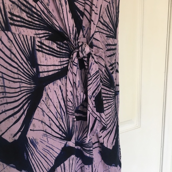 ❌SOLD❌ Lilac & Navy Palm Leaf Dress ❌SOLD❌ - Picture 5 of 8